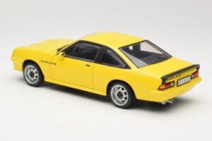 Opel Manta B GT/E Jaune Revell 1:18 08421 Métal Moulé — image 7 sur 8