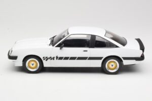 Opel Manta B Sport Blanc MCG 1:18 MCG18237 Métal Moulé — image 3 sur 6