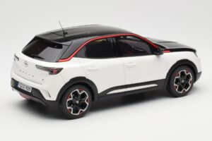 Opel Mokka-E GS Line Jada Blanc Otto 1:18 OT1045 Résine — image 2 sur 6