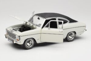 Opel Olympia A Coupé Blanc Noir Revell 1:18 8446 Métal Moulé — image 2 sur 8