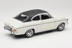 Opel Olympia A Coupé Blanc Noir Revell 1:18 8446 Métal Moulé — image 3 sur 8