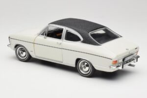 Opel Olympia A Coupé Blanc Noir Revell 1:18 8446 Métal Moulé — image 7 sur 8