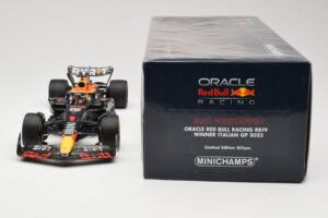Oracle Red Bull Racing RB19 #1 M. Verstappen Winner Italian GP 2023 Minichamps 1:18 110231501 Métal Moulé — image 6 sur 6