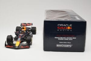 Red Bull Racing RB20 #1 M. Verstappen Winner China GP 2024 Minichamps 1:18 110240501 Métal Moulé — image 6 sur 6