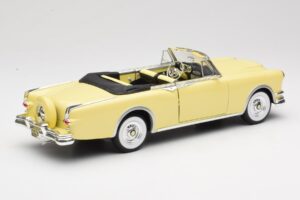 Packard Caribbean Cabriolet Jaune Road Signature 1:18 92798 Métal Moulé — image 3 sur 8