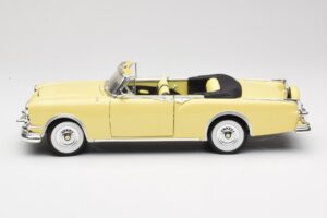 Packard Caribbean Cabriolet Jaune Road Signature 1:18 92798 Métal Moulé — image 4 sur 8