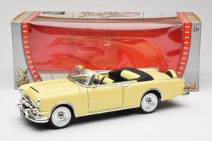 Packard Caribbean Cabriolet Jaune Road Signature 1:18 92798 Métal Moulé — image 8 sur 8