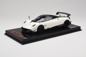 Pagani Huayra BC White Metallic Yy Model 1:18 REMC025 Résine — image 2 sur 7
