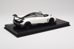 Pagani Huayra BC White Metallic Yy Model 1:18 REMC025 Résine — image 3 sur 7