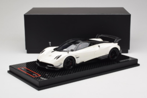 Pagani Huayra BC White Metallic Yy Model 1:18 REMC025 Résine — image 7 sur 7
