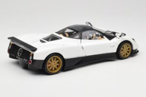 Pagani Zonda F Blanc Mondo Motors 1:18 157655 Métal Moulé — image 3 sur 8