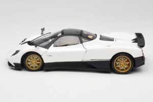 Pagani Zonda F Blanc Mondo Motors 1:18 157655 Métal Moulé — image 4 sur 8