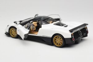 Pagani Zonda F Blanc Mondo Motors 1:18 157655 Métal Moulé — image 5 sur 8