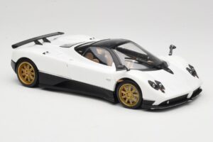 Pagani Zonda F Blanc Mondo Motors 1:18 157655 Métal Moulé — image 6 sur 8