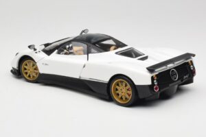 Pagani Zonda F Blanc Mondo Motors 1:18 157655 Métal Moulé — image 7 sur 8