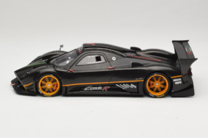 Pagani Zonda R Revolucion Carbon Fiber AUTOart 1:18 78261 Métal Moulé — image 4 sur 8