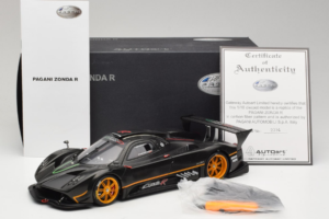 Pagani Zonda R Revolucion Carbon Fiber AUTOart 1:18 78261 Métal Moulé — image 8 sur 8