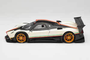 Pagani Zonda R Revolucion Blanc AUTOart 1:18 78262 Métal Moulé — image 4 sur 8