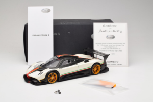 Pagani Zonda R Revolucion Blanc AUTOart 1:18 78262 Métal Moulé — image 8 sur 8