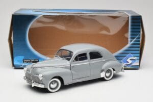 Peugeot 203 Gris Clair Solido 1:18 8145 Métal Moulé — image 8 sur 8