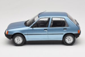 Peugeot 205 Bleu MCG 1:18 MCG18491 Métal Moulé — image 3 sur 6
