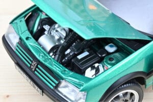 Peugeot 205 GTi Griffe Avec Toit Ouvrant Vert Norev 1:18 184847 Métal Moulé — image 3 sur 3