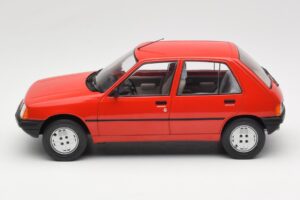 Peugeot 205 Rouge MCG 1:18 MCG18492 Métal Moulé — image 3 sur 6