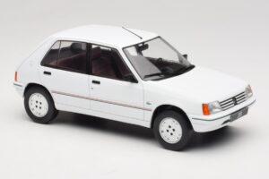 Peugeot 205 Blanc MCG 1:18 MCG18493 Métal Moulé — image 4 sur 6