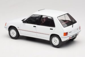 Peugeot 205 Blanc MCG 1:18 MCG18493 Métal Moulé — image 5 sur 6