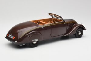 Peugeot 402 Eclipse Chocolat Norev 1:18 184873 Métal Moulé — image 3 sur 12