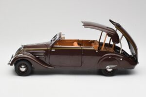 Peugeot 402 Eclipse Chocolat Norev 1:18 184873 Métal Moulé — image 6 sur 12