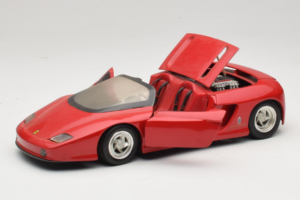Pininfarina Mythos Rouge Revell 1:18 8806 Métal Moulé — image 2 sur 8