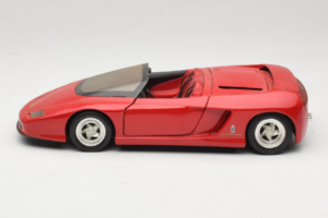 Pininfarina Mythos Rouge Revell 1:18 8806 Métal Moulé — image 4 sur 8