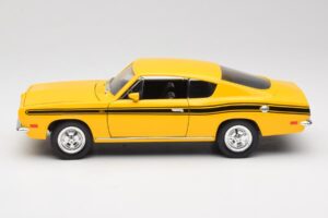 Plymouth Barracuda Jaune Road Legends 1:18 92178 Métal Moulé — image 4 sur 8