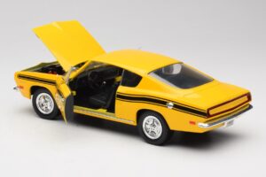Plymouth Barracuda Jaune Road Legends 1:18 92178 Métal Moulé — image 5 sur 8