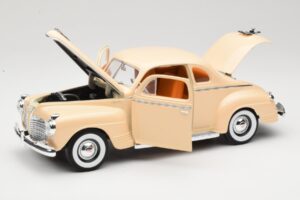 Plymouth Coupe Beige Road Signature 1:18 92398 Métal Moulé — image 2 sur 8
