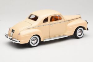 Plymouth Coupe Beige Road Signature 1:18 92398 Métal Moulé — image 3 sur 8