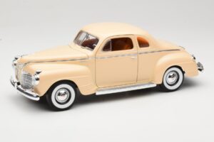 Plymouth Coupe Beige Road Signature 1:18 92398 Métal Moulé