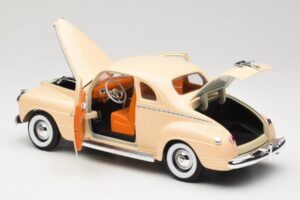 Plymouth Coupe Beige Road Signature 1:18 92398 Métal Moulé — image 5 sur 8