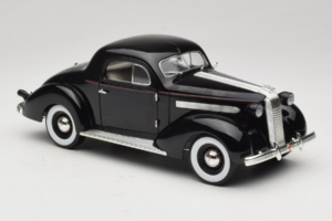 Pontiac Deluxe Noir Signature Models 1:18 18106 Métal Moulé — image 6 sur 8