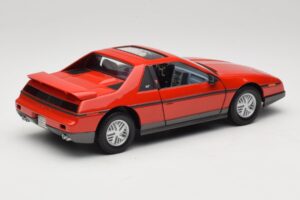 Pontiac Fiero GT Rouge Road Signature 1:18 92588 Métal Moulé — image 3 sur 8
