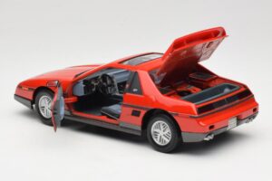 Pontiac Fiero GT Rouge Road Signature 1:18 92588 Métal Moulé — image 5 sur 8