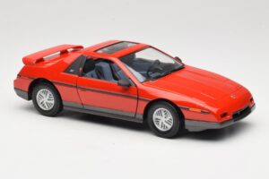 Pontiac Fiero GT Rouge Road Signature 1:18 92588 Métal Moulé — image 6 sur 8