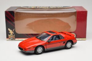 Pontiac Fiero GT Rouge Road Signature 1:18 92588 Métal Moulé — image 8 sur 8
