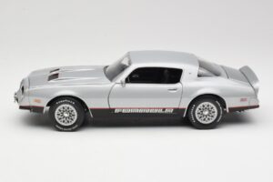 Pontiac Firebird Formula Argent ERTL 1:18 33514 Métal Moulé — image 4 sur 8