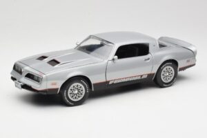 Pontiac Firebird Formula Argent ERTL 1:18 33514 Métal Moulé