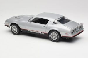 Pontiac Firebird Formula Argent ERTL 1:18 33514 Métal Moulé — image 7 sur 8