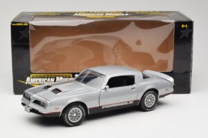 Pontiac Firebird Formula Argent ERTL 1:18 33514 Métal Moulé — image 8 sur 8