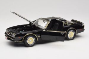 Pontiac Firebird Trans Am SE Smokey and the Bandit Joyride 1:18 33121 Métal Moulé — image 2 sur 8