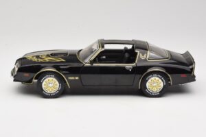 Pontiac Firebird Trans Am SE Smokey and the Bandit Joyride 1:18 33121 Métal Moulé — image 4 sur 8